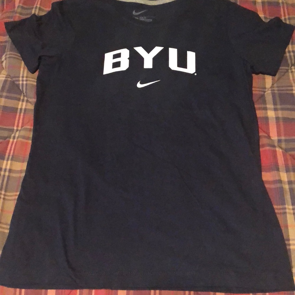 BYU Nike Women’s Slim Fit XL T-shirt